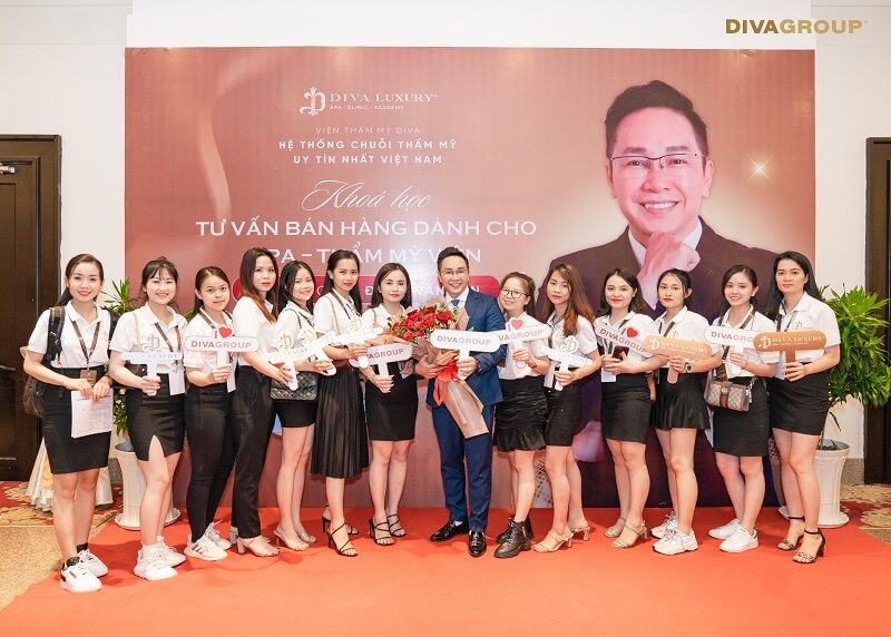 https://dvagroup.vn/wp-content/uploads/2021/04/dao-tao-sale-vien-tham-my-diva-12.jpg