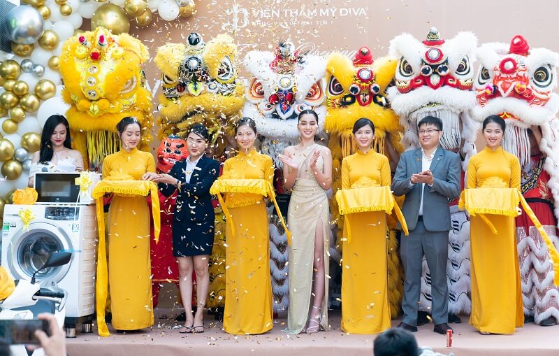 https://dvagroup.vn/wp-content/uploads/2022/04/khai-truong-vien-tham-my-diva-chau-doc-1.jpg