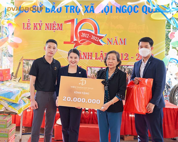 https://dvagroup.vn/wp-content/uploads/2022/12/tang-qua-binh-duong-9.jpg