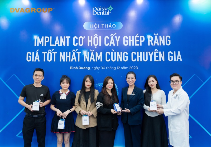 https://dvagroup.vn/wp-content/uploads/2024/01/daisy-dental-to-chuc-hoi-thao-implant-co-hoi-cay-ghep-rang-gia-tot-nhat-nam-cung-chuyen-gia-15.jpg