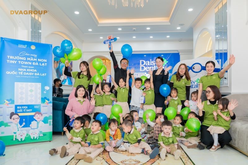 DAISY DENTAL tiếp tục hành trình “Nha khoa học đường” với chương trình tham quan nha khoa cho các em học sinh tại Trường Mầm Non Tiny Town Đà Lạt