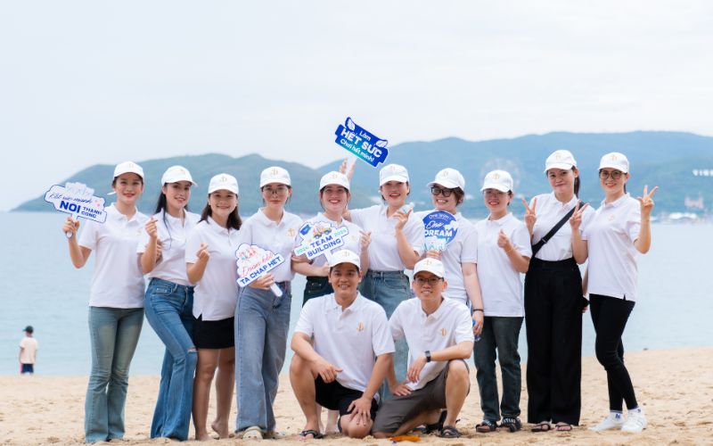 https://dvagroup.vn/wp-content/uploads/2024/06/teambuilding-nha-khoa-quoc-te-daisy-thumb.jpg