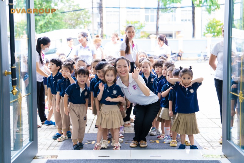 Ngày 25/10/2024, Nha khoa Quốc tế DAISY - Thương hiệu trực thuộc DVA GROUP đón tiếp 280 em nhỏ và giáo viên Trường Mầm non Song ngữ Á Châu đến tham quan phòng khám.